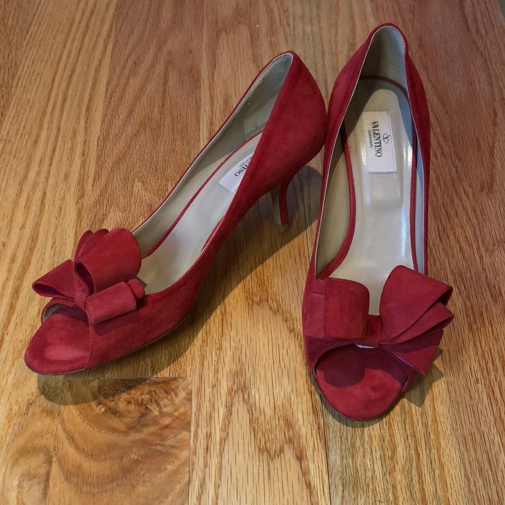 Valentino red suede bow heels - size 40
